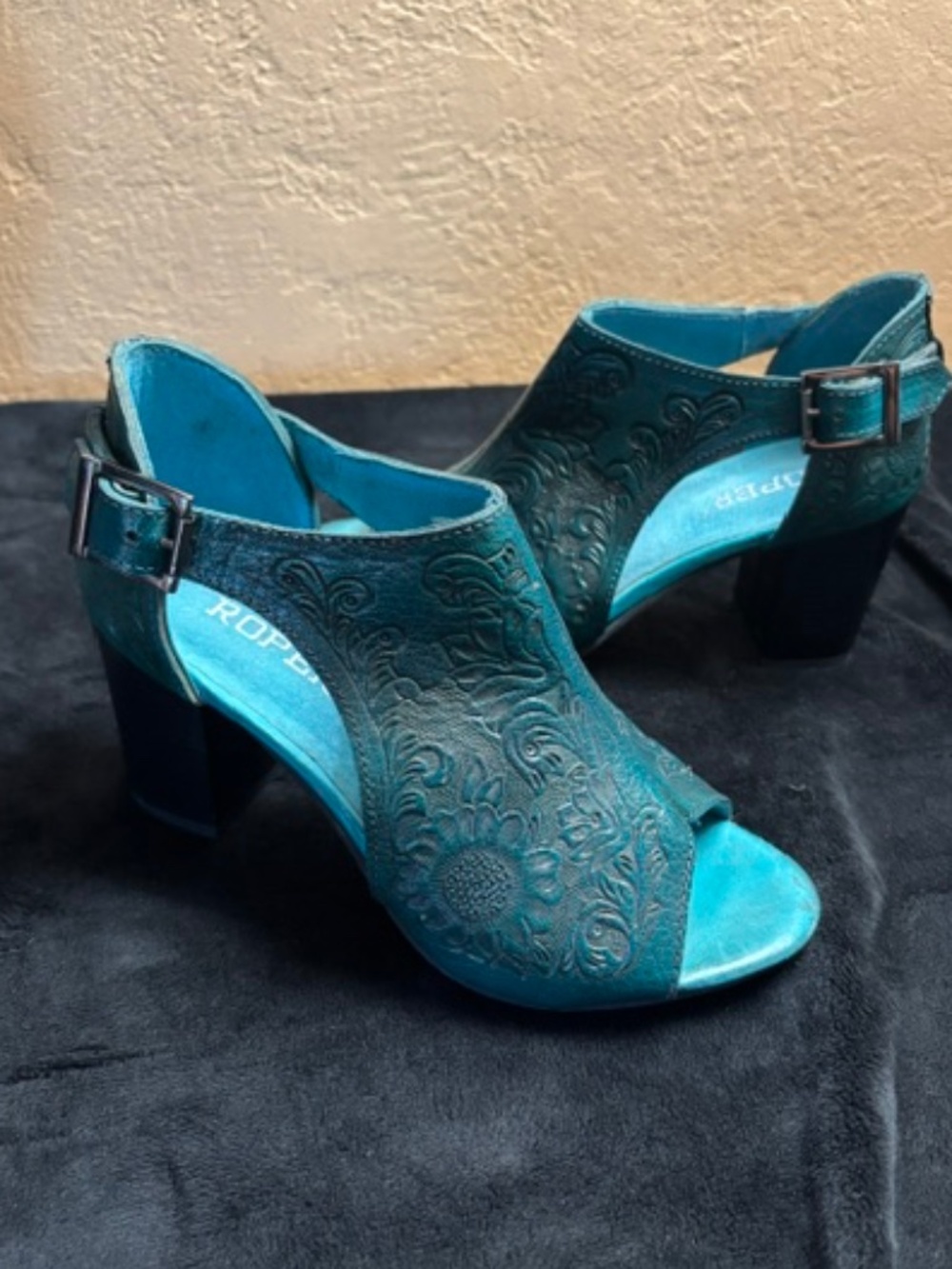 Roper Mika ankle heeled tooled sandals- SZ6.5